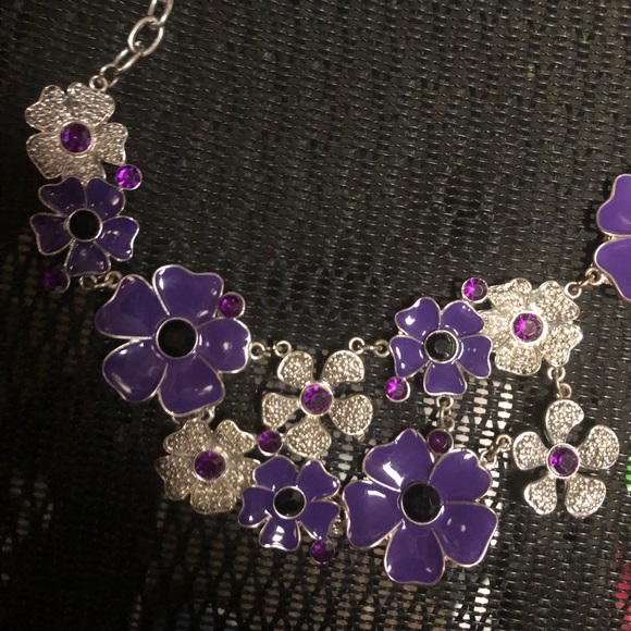 Floral Enamel Costume Necklace- 532 $25 or $20 w/offer - Picture 3 of 4